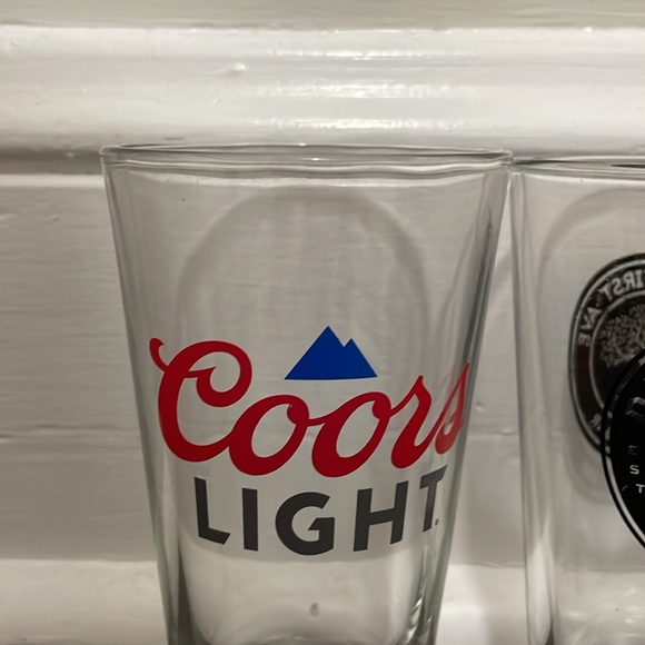 Bundle of 3 Vintage Beer Glasses - Coors Light, Deschutes Brewery, and Budweiser - Picture 2 of 5